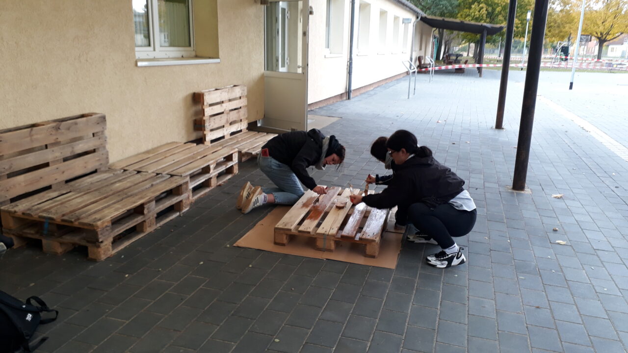 Die 10a baut Loungemöbel für den Schulhof - Regionale Schule Lübz
